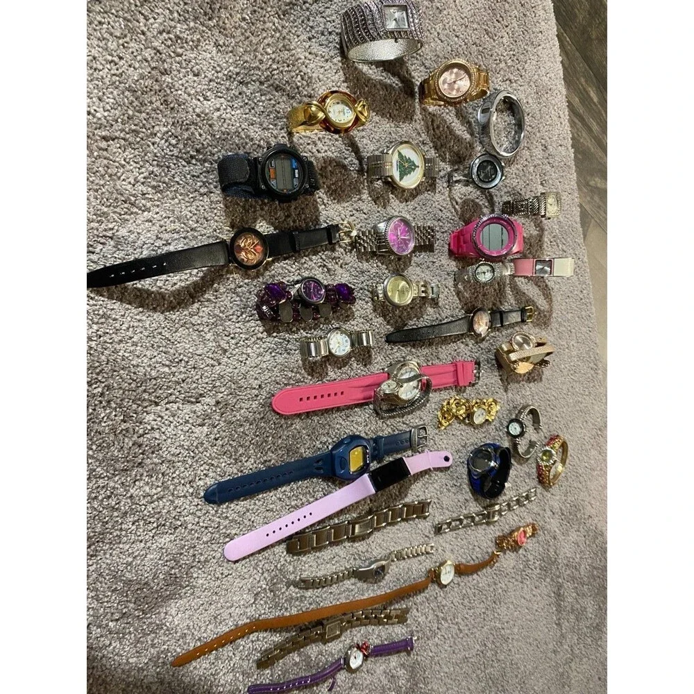 Mixed Lot of 25+ Watches For Parts Or Repair - PLEASE READ